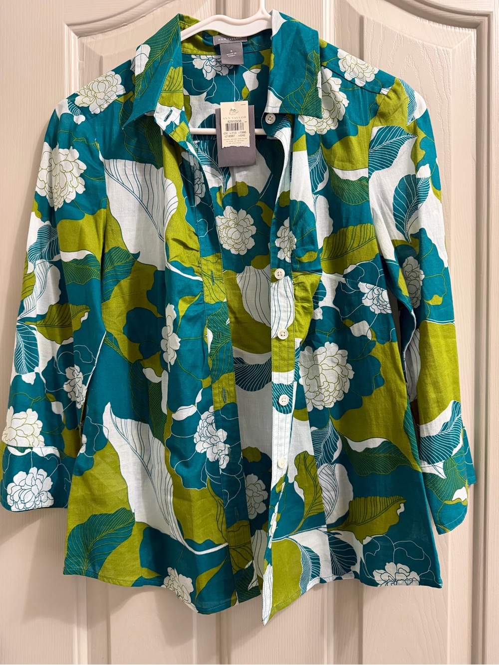 Ann Taylor Green and White Floral Button-Down Shirt Size 4 NWT